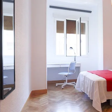 Rent this 6 bed room on Madrid in Calle de Fernán González, 66