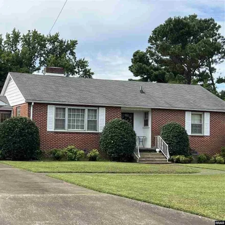 Buy this 3 bed house on 809 Summer Street in Union City, TN 38261