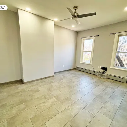 Image 6 - 1095 Halsey Street, New York, NY 11207, USA - Townhouse for rent