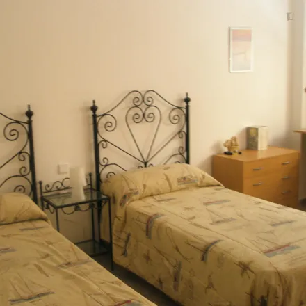 Rent this 5 bed room on Neural in Carrer de Guillem de Castro, 46008 Valencia