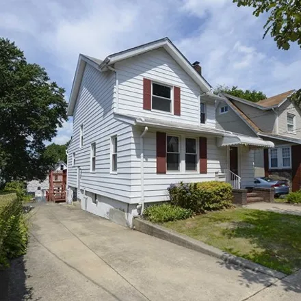 Image 2 - 30 8th Street, West View, Ridgefield Park, NJ 07660, USA - House for sale
