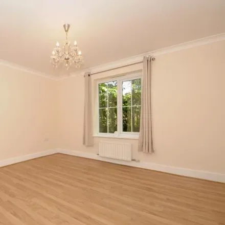 Image 6 - London Road, Sunningdale, SL5 0ER, United Kingdom - Apartment for rent