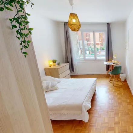 Rent this 3 bed room on 15 ter Boulevard Gouvion-Saint-Cyr in 75017 Paris, France