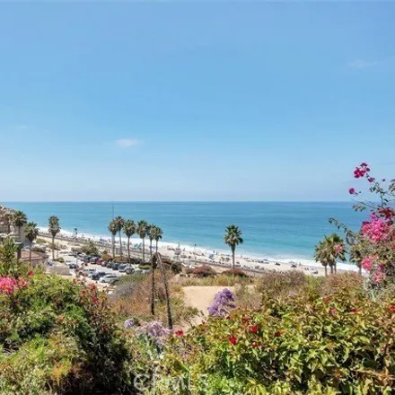 Buy this 3 bed condo on Parkview in 235 Avenida Lobeiro, San Clemente