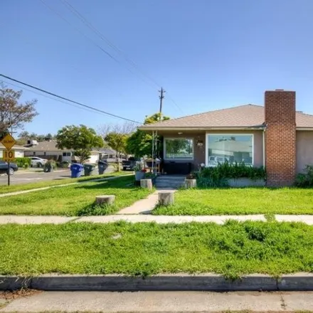 Buy this 3 bed house on 4339 North Bond Avenue in Fresno, CA 93726