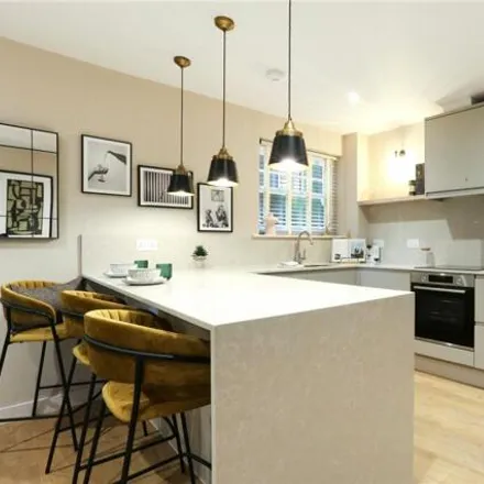 Image 4 - Cullesden Road, London, CR8 5LD, United Kingdom - Apartment for sale