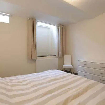 Rent this 2 bed apartment on Rue de la Digue - Damstraat 37 in 1050 Ixelles - Elsene, Belgium