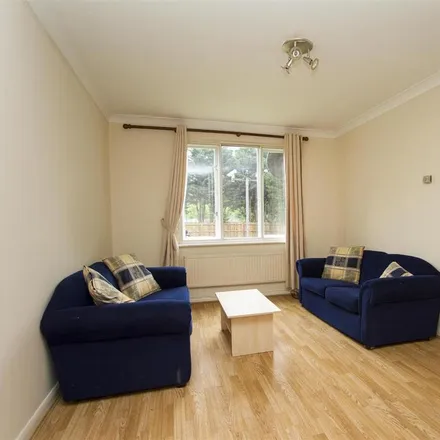 Image 4 - Canberra Close, London, NW4 4SZ, United Kingdom - Apartment for rent