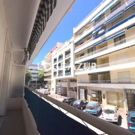 Image 9 - 13 Avenue Guillabert, 06600 Antibes, France - Apartment for rent