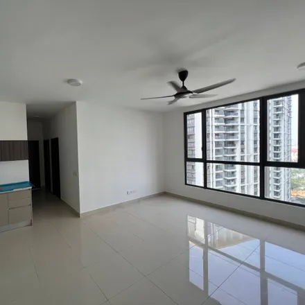 Rent this 4 bed apartment on Fera Residence in The Quartz, Jalan 34/26