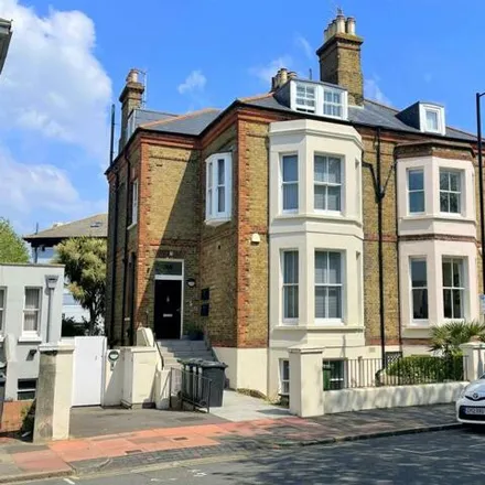 Image 1 - Bolton Road Surgery, Bolton Road, Eastbourne, BN21 3JX, United Kingdom - Apartment for sale
