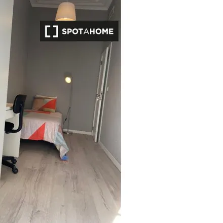 Rent this 4 bed room on Rua Cavaleiro de Oliveira 32-B in 1170-088 Lisbon, Portugal