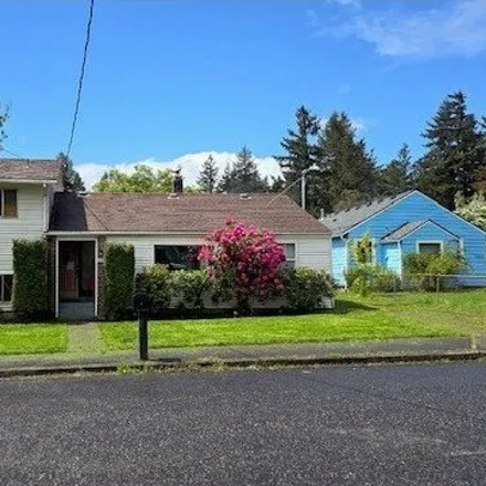Buy this 6 bed house on 753 Southeast 139th Avenue in Portland, OR 97233