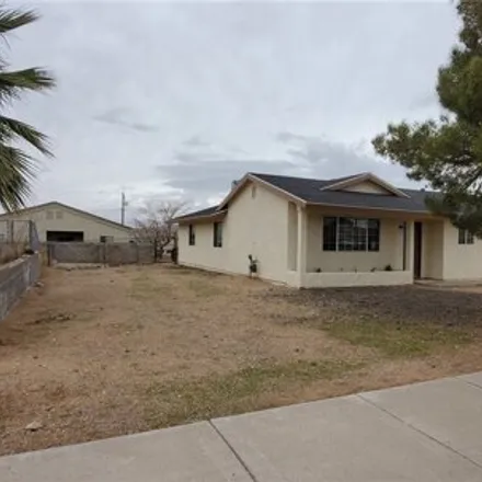 Buy this 3 bed house on 3301 Calumet Avenue in Kingman, AZ 86401