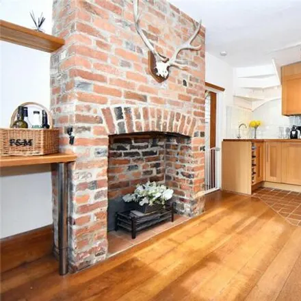 Image 3 - The Bear, The Parade, Marlborough, SN8 1DS, United Kingdom - Townhouse for sale