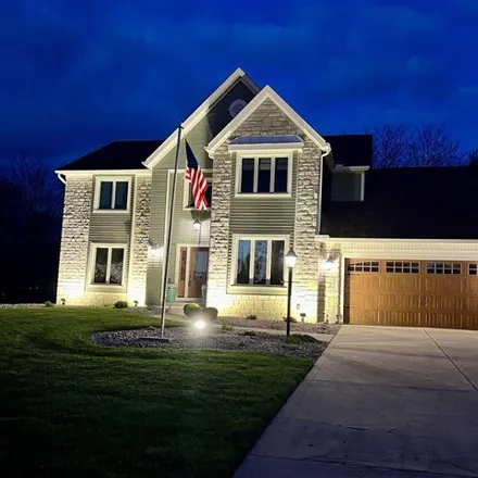 Buy this 4 bed house on 12762 Oakmere Drive in Violet Township, OH 43147