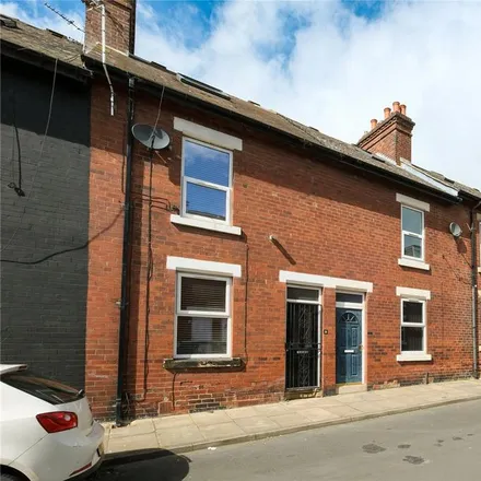 Rent this 2 bed townhouse on Kitson Street in Leeds, LS9 8PH