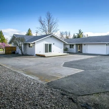 Buy this 3 bed house on 1905 Archer Drive in Medford, OR 97501