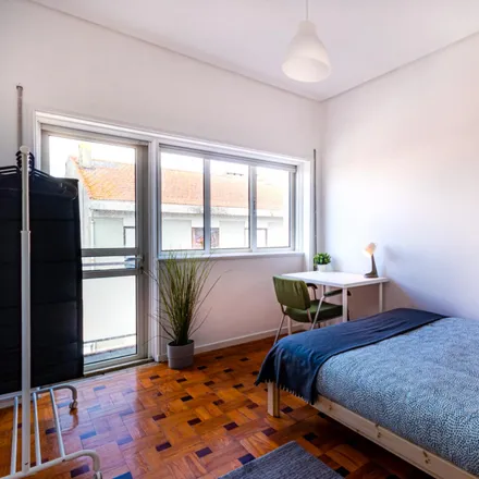 Rent this 6 bed room on Rua do Carvalhido 73 in Porto, Portugal