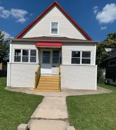 Buy this 6 bed house on 224 154th Place in Calumet City, IL 60409
