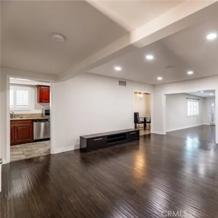 Image 5 - 14383 Germain Street, Los Angeles, CA 91345, USA - House for rent