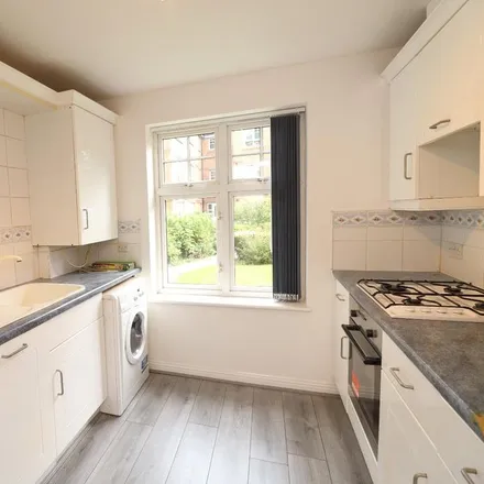 Image 4 - Aire Valley Towpath, Farsley, LS13 1NF, United Kingdom - Apartment for rent