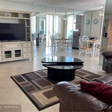 Image 2 - 899 Briny Avenue, Harbor Village, Pompano Beach, FL 33062, USA - Condo for rent