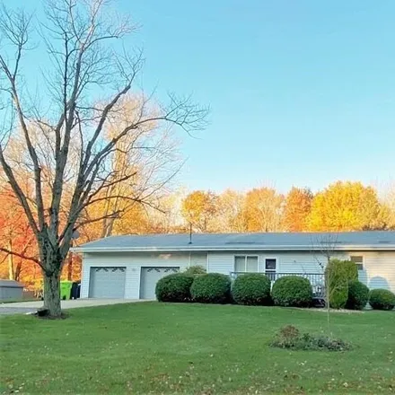 Rent this 3 bed house on 668 South Ireland Lane in Midland Charter Township, MI 48640