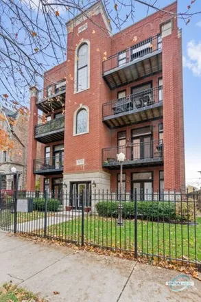 Buy this 3 bed condo on 3936 South Lake Park Avenue in Chicago, IL 60615
