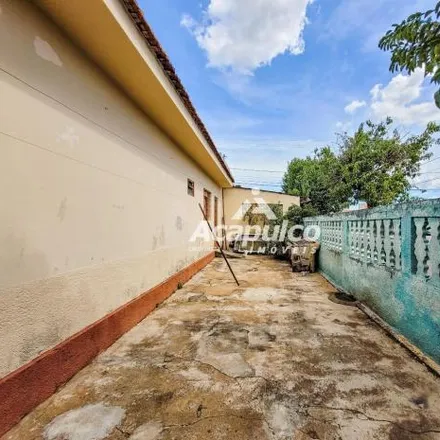 Buy this 3 bed house on Rua Turqueza in Jardim São Fernando, Santa Bárbara d'Oeste - SP