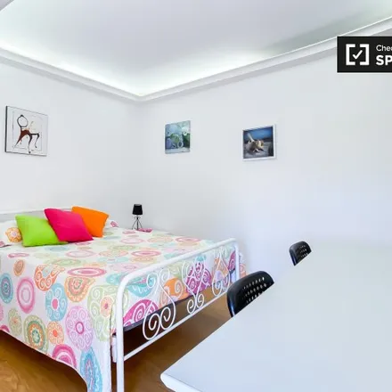 Rent this 5 bed room on Calçada da Quintinha 9 in 1070-178 Lisbon, Portugal