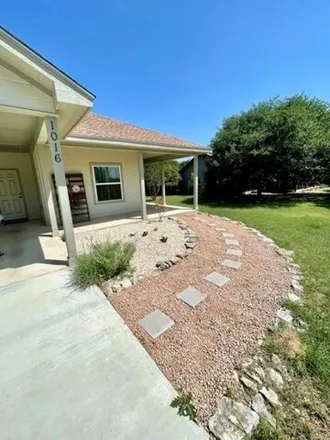 Image 1 - Blanco Middle School, 1500 Country Road, Blanco, TX 78606, USA - House for rent