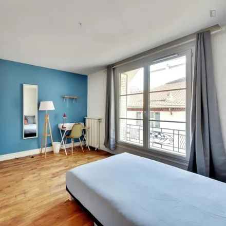 Rent this 4 bed room on 43 Rue Vauvenargues in 75018 Paris, France