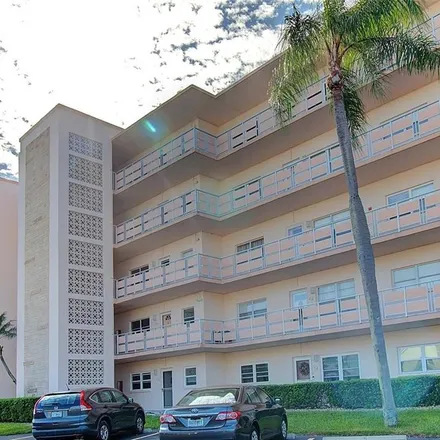 Buy this 2 bed condo on 8001 30th Avenue North in Saint Petersburg, FL 33710