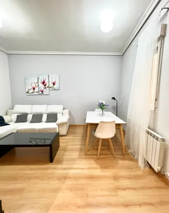 Image 3 - Calle de Arriaza, 18, 28008 Madrid, Spain - Apartment for rent