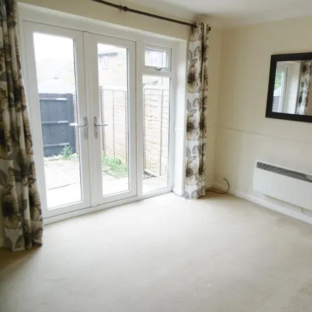 Image 4 - Oldberg Gardens, Basingstoke, RG22 4NP, United Kingdom - Townhouse for rent