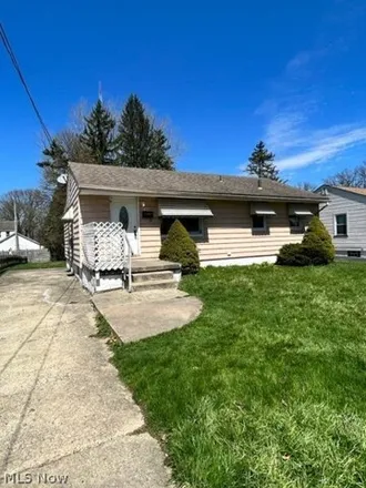 Rent this 3 bed house on 768 La Clede Drive in Youngstown, OH 44502