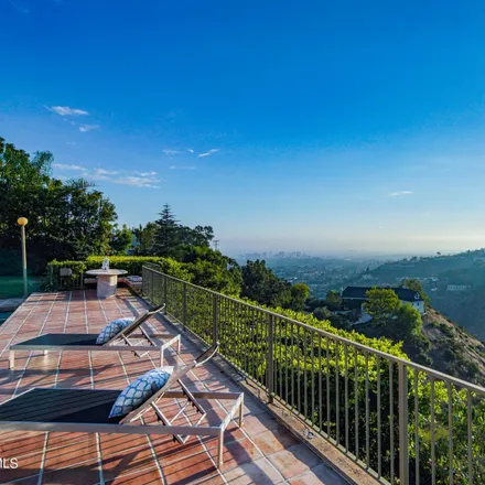 Image 3 - 1347 Tower Grove Drive, Los Angeles, CA 90210, USA - House for sale