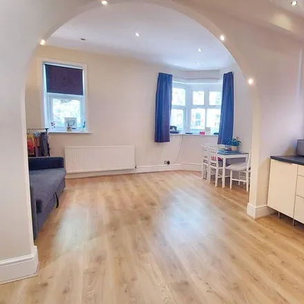 Rent this 1 bed apartment on Betfred in Chiswick High Road, London