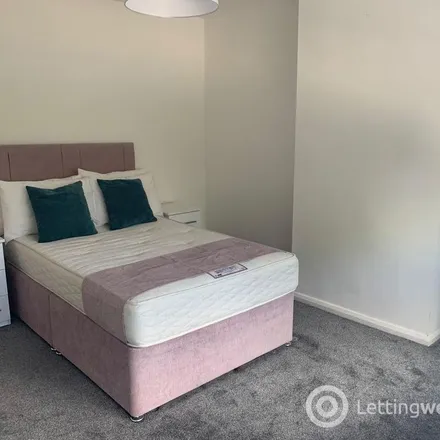 Rent this 5 bed duplex on 41 Trafalgar Road in Beeston, NG9 1LB