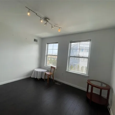 Image 6 - 162 Catamaran Way, New York, NY 11692, USA - House for rent