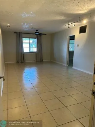 Image 5 - 122 Northeast 19th Court, Wilton Manors, FL 33305, USA - Condo for rent