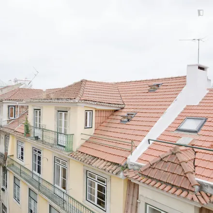 Rent this 4 bed room on Vistas de Lisboa in Rua dos Douradores 178, 1100-203 Lisbon