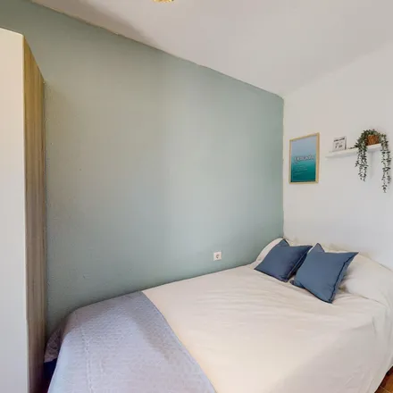 Rent this 5 bed room on Instituto valenciano de la sordera in Avinguda del Port, 46023 Valencia