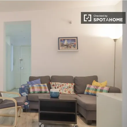 Rent this 2 bed apartment on 100 Montaditos in Avenida de Felipe II, 28