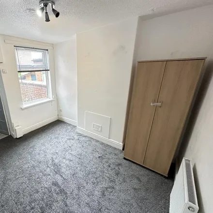 Image 3 - 15 Grasmere Street, Manchester, M12 5TE, United Kingdom - Townhouse for rent