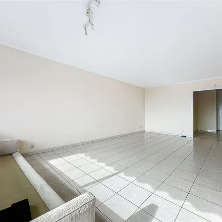 Rent this 3 bed apartment on UCLouvain Brussels Woluwe in Avenue Emmanuel Mounier - Emmanuel Mounierlaan 81, 1200 Woluwe-Saint-Lambert - Sint-Lambrechts-Woluwe