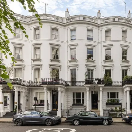 Rent this 2 bed apartment on New Linden Hotel in 59 Leinster Square, London