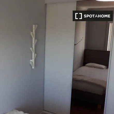 Rent this 3 bed room on Rua da Bela Vista in 2800-691 Almada, Portugal