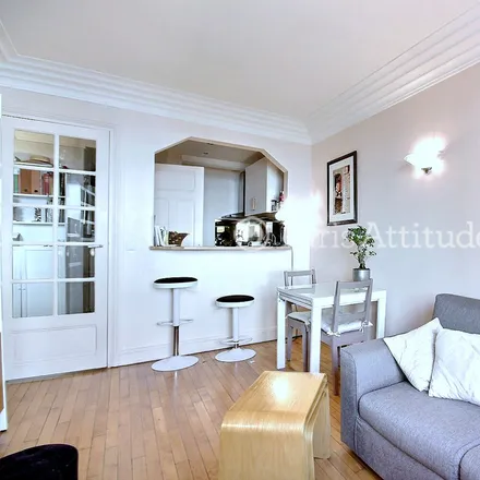 Image 9 - 51 Rue Marguerite de Rochechouart, 75009 Paris, France - Apartment for rent